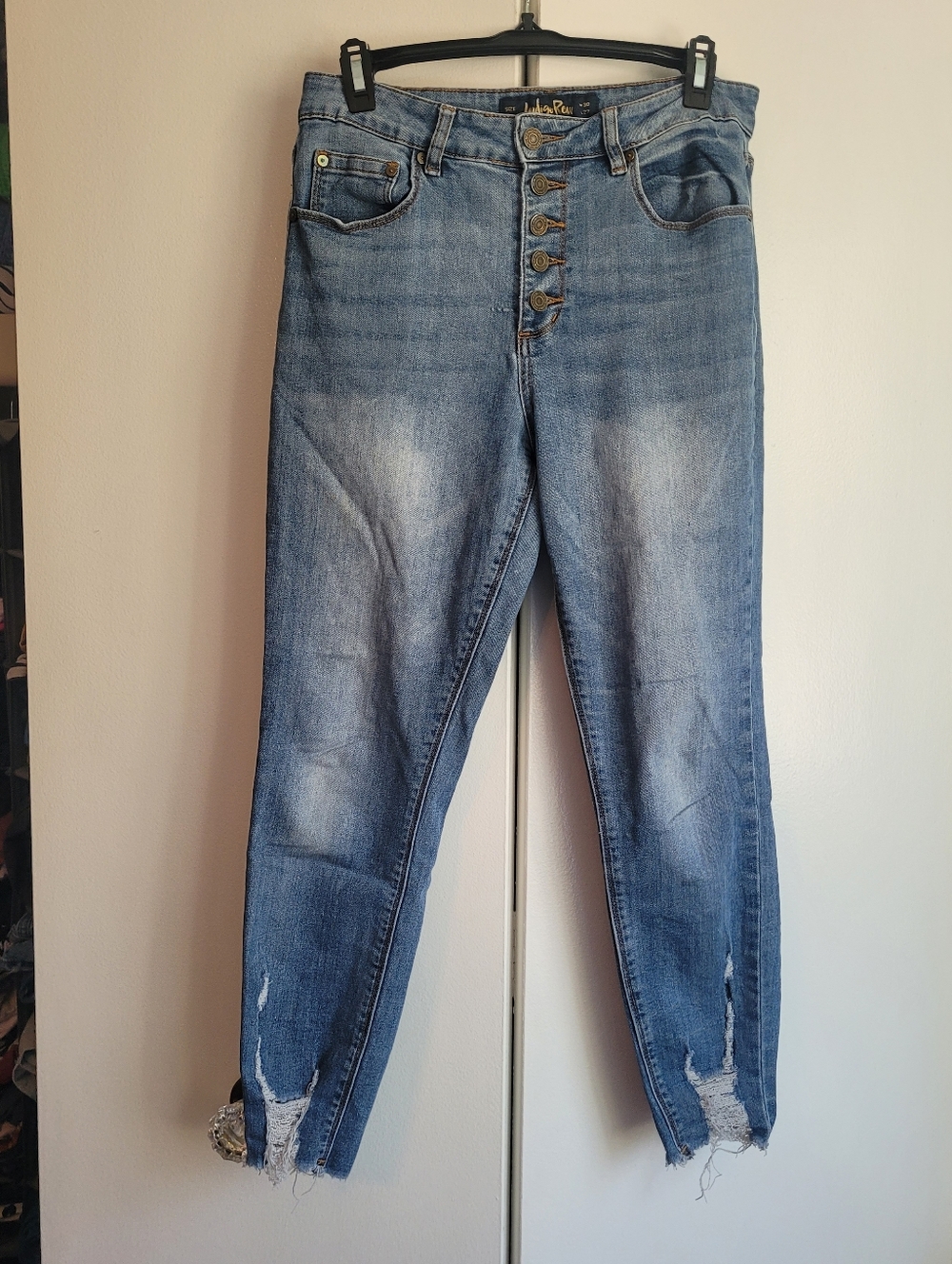 Size 30 Indigo Reign Distrrssed Ankle High Waisted Jeans